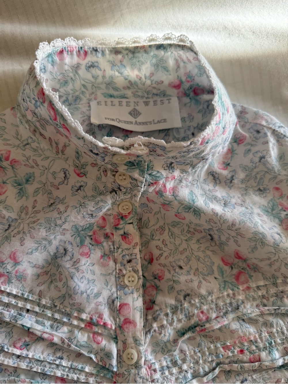 Vintage Eileen West Floral Button-Front Cotton Nightgown in Soft Pastel - Picture 7 of 8